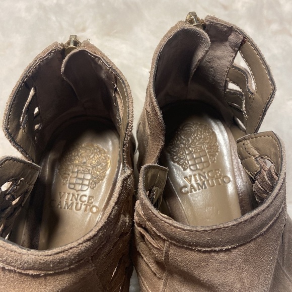 Vince Camuto Peera Tan Suede Western Cut Out Bootie size 8.5 back zipper - Picture 6 of 10